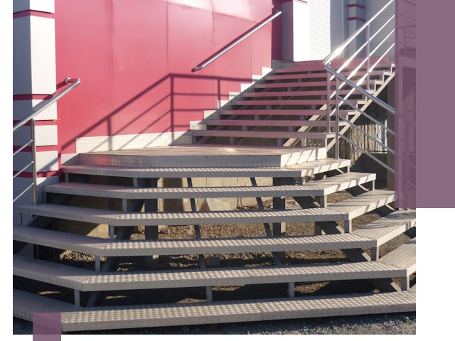 Лестницы для магазина в Дальнереченске — изготовление и монтаж