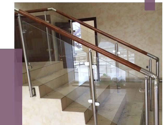 Комбинированные перила из металла и дерева в Дальнереченске