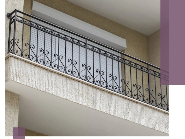 Балконные ограждения из металла и стекла в Дальнереченске для домов