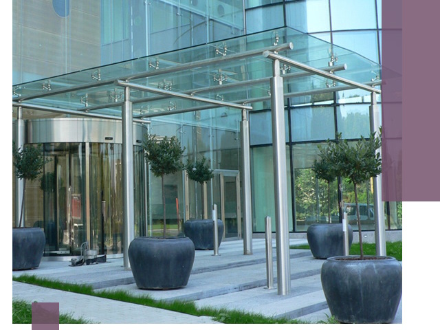 Навесы из стекла на заказ в Дальнереченске — монтаж и установка