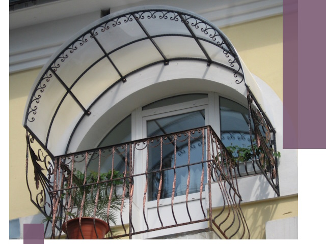 Козырьки над балконом в Дальнереченске — изготовление и монтаж