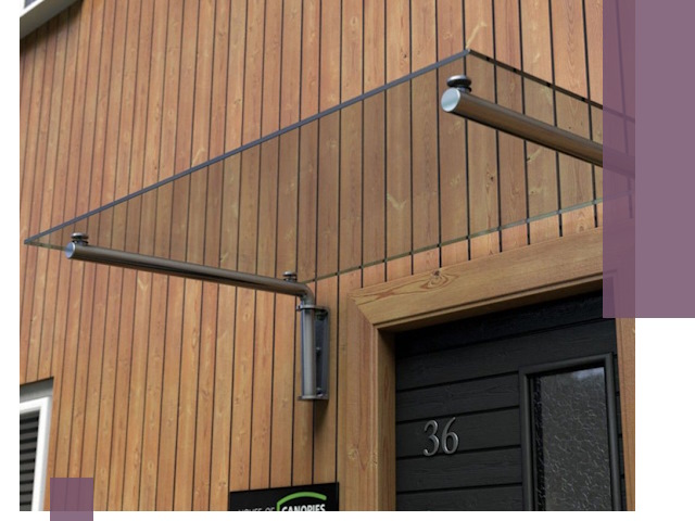 Стеклянные козырьки на входы и фасады в Дальнереченске